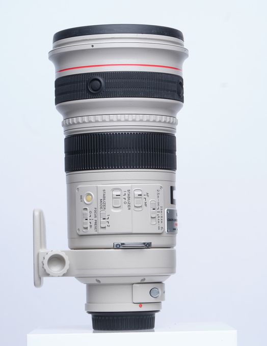 Canon 300mm f/2.8 L IS USM EF-Mount Lens {52 Drop-In}