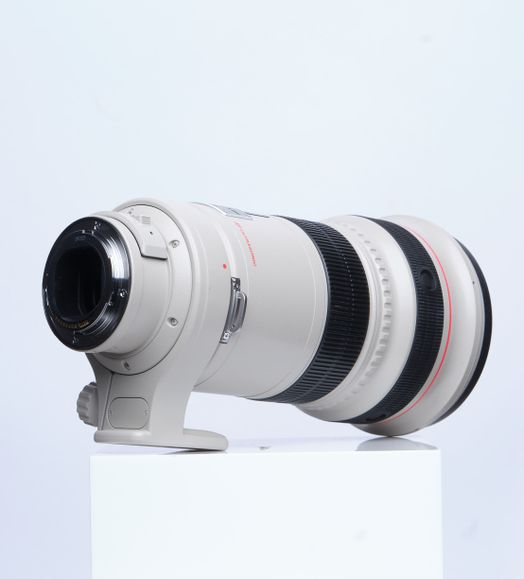 Canon 300mm f/2.8 L IS USM EF-Mount Lens {52 Drop-In}