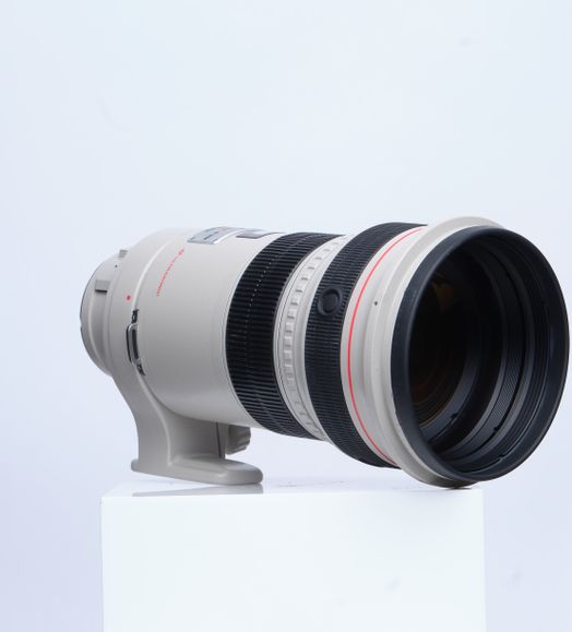 Canon 300mm f/2.8 L IS USM EF-Mount Lens {52 Drop-In}