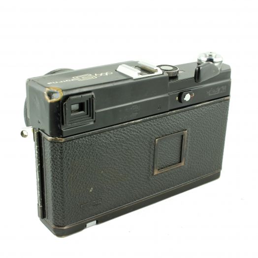 Fuji G690 BL Medium Format Camera with 100mm f/3.5 Lens {72}