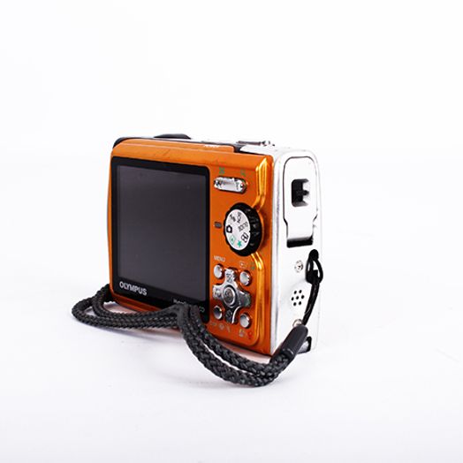 Olympus Stylus 790 SW Digital Camera, Orange {7.1MP}