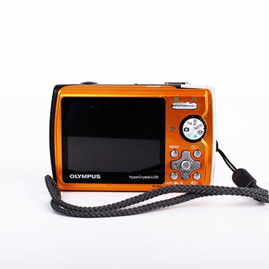 Olympus Stylus 790 SW Digital Camera, Orange {7.1MP}