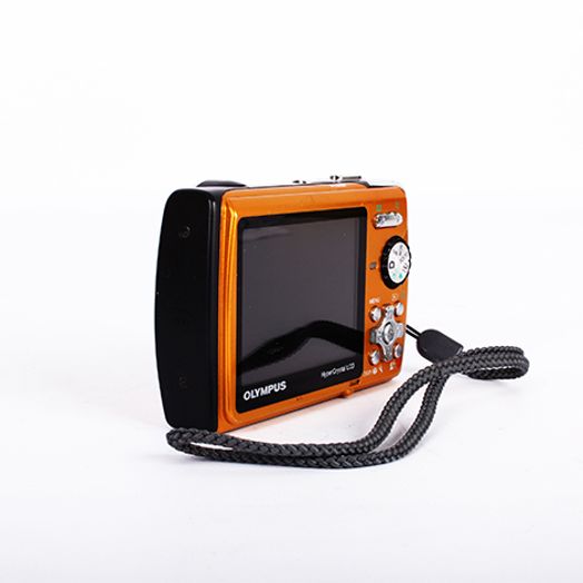 Olympus Stylus 790 SW Digital Camera, Orange {7.1MP}