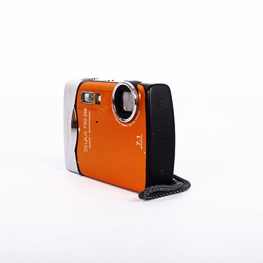 Olympus Stylus 790 SW Digital Camera, Orange {7.1MP}