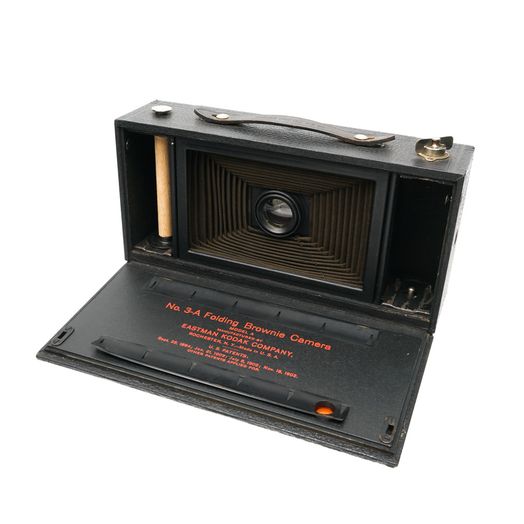 Kodak No.3A Folding Brownie Model A Camera With Maroon Bellows