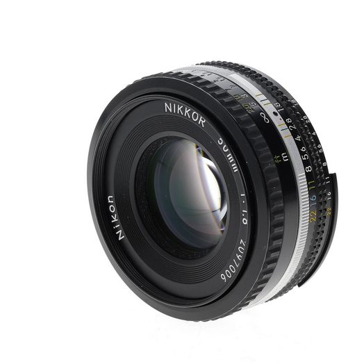 Nikon 50mm f/1.8 NIKKOR AIS (Pancake) Manual Focus Lens {52} Late
