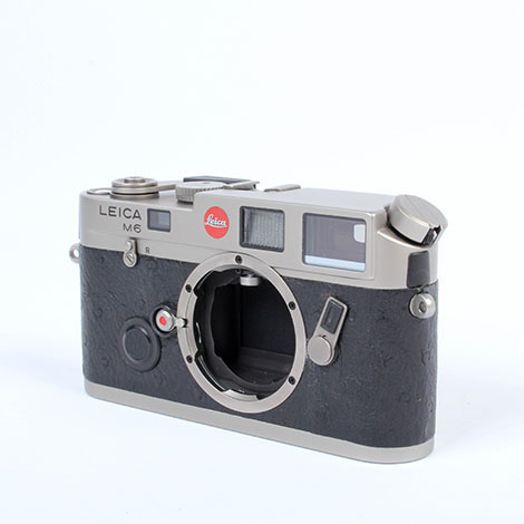 Leica M6 (0.72X Finder/28-135mm) 35mm Rangefinder Camera Body